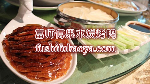 正宗的北京烤鸭，传统美食味道好