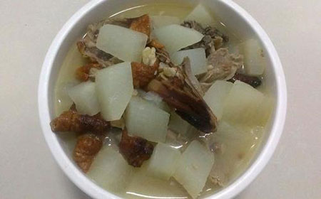 美味的豆腐鸭架汤，自己也可以做