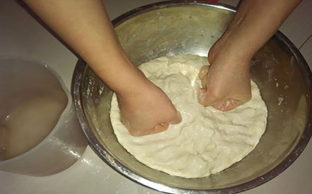 北京烤鸭的面皮如何制作？