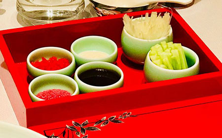 传统美食北京烤鸭，看看这些细节更加美味