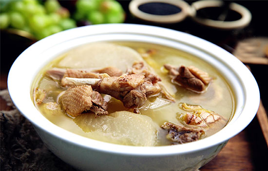 鸭汤里面放什么食材好?让鸭汤更加美味