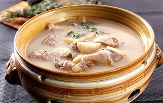 鸭汤里面放什么食材好?让鸭汤更加美味