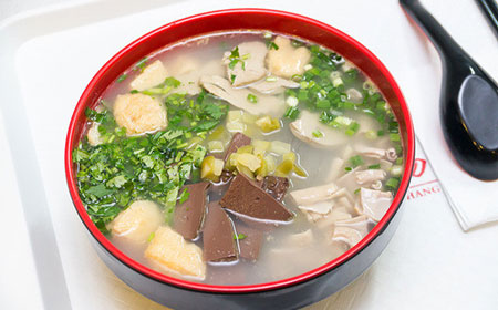 南京名菜鸭血粉丝汤，营养价值也是非常高