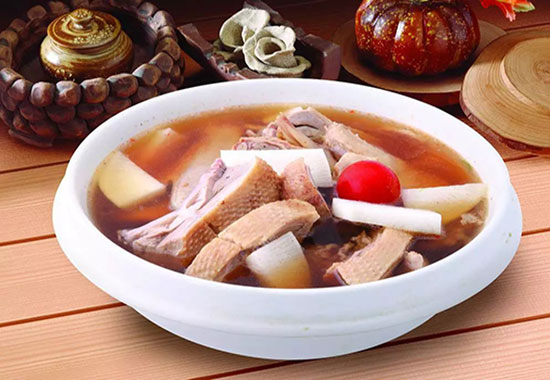 鸭汤里面放什么食材好?让鸭汤更加美味