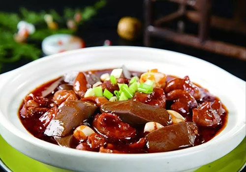 多吃红烧鸭血可以利肠通便预防疾病